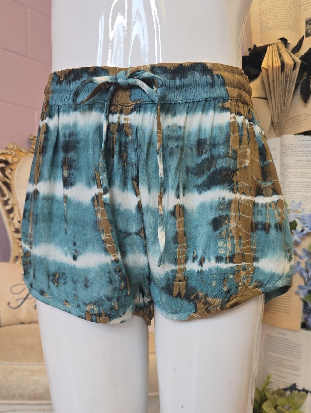 NWT Earthbound Trading Co High Waist Tie-dye Shorts MED Blue & Tan